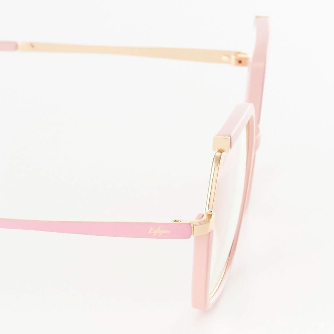 Anna Pink очила